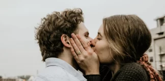 13 de Abril, Día Internacional del Beso
