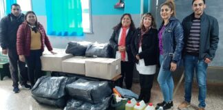 Entrega de kits escolares, guardapolvos y material educativo en Londres