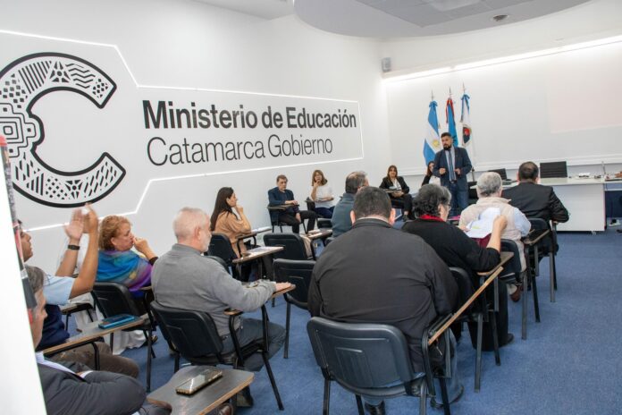 Encuentro con representantes de colegios confesionales de la provincia2 - copia