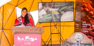 Provincias y ciudades turísticas promocionan sus atractivos en el Poncho 2023