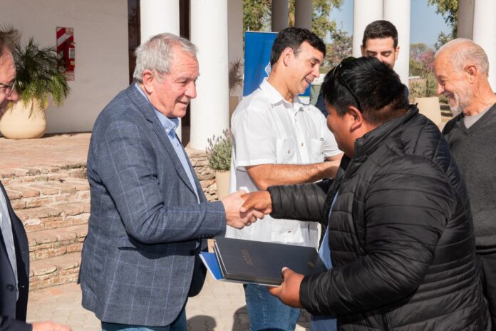 Cooperativas de la provincia recibieron sus matrículas y herramientas