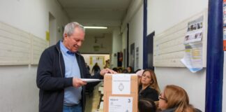 Rubén Dusso votó e instó al cuidado de la democracia