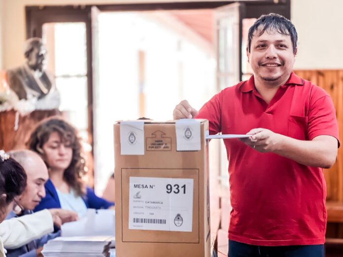 Sebastián Nóblega emitió su voto