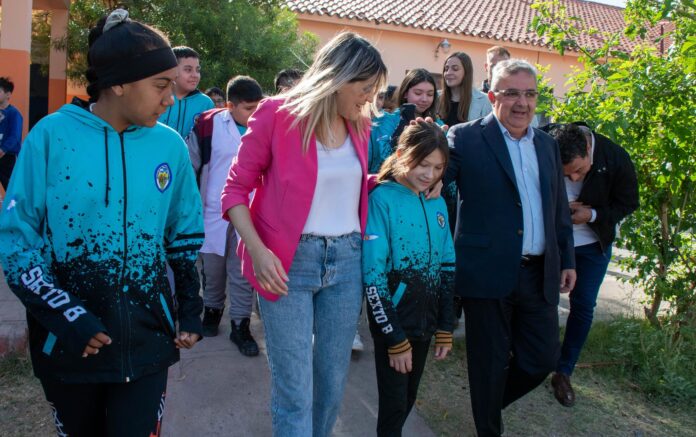 El gobernador recorrió las obras de dos nuevos playones escolares 8