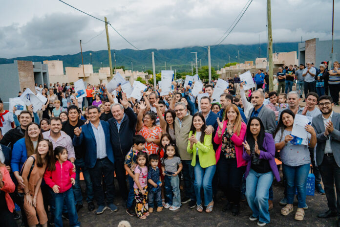 Familias de La Merced pasarán las fiestas en su propia casa (1)