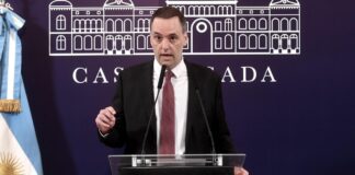 Adorni anunció la revisión de contratos y la «suspensión de la pauta en los medios por un año»
