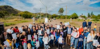 La Provincia entregó terrenos y materiales para construcción de viviendas en FME