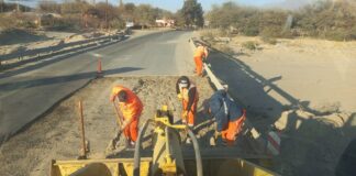 Personal de Santa María trabajando el fin de semana en el bacheo de la Ruta Nac 40