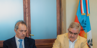 En la previa de la Fiesta del Poncho, Raúl y Scioli firmaron acuerdo para fortalecer el desarrollo turístico