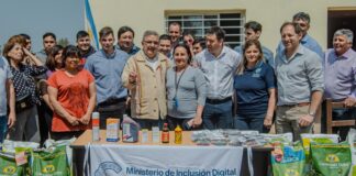 Entrega de maquinaria y apoyo a productores del Este catamarqueño