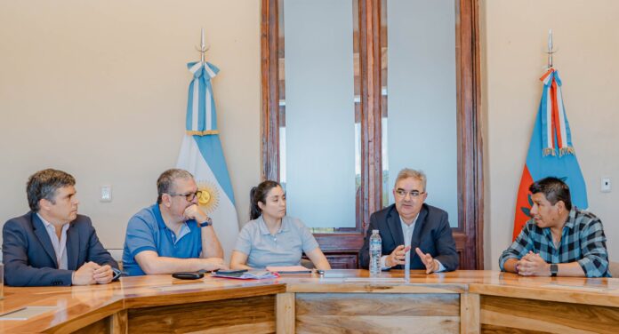Provincia y el municipio de Fiambalá coordinan obras hídricas para maximizar el servicio