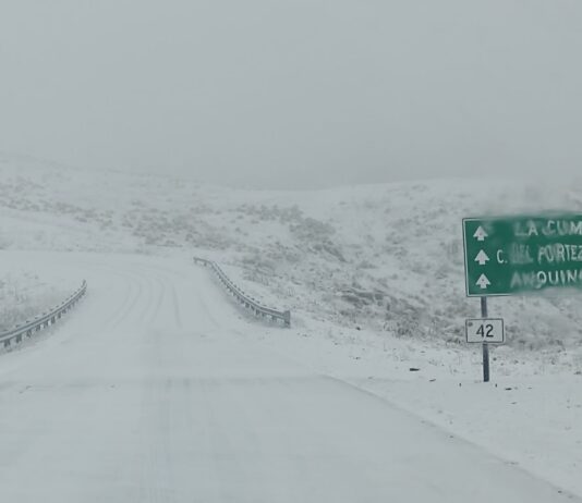 Intensifican las nevadas y se interrumpe el tránsito en rutas provinciales