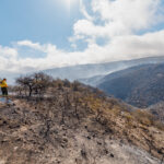 El incendio en El Rodeo permanece contenido y bajo monitoreo permanente