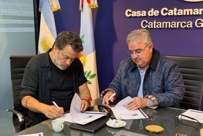 El Gobernador Jalil y Gastón Pauls firmaron compromiso 1